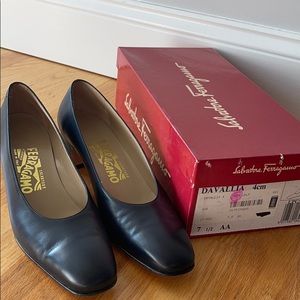 Salvatore Ferragamo Davallia 7.5 Navy Pump